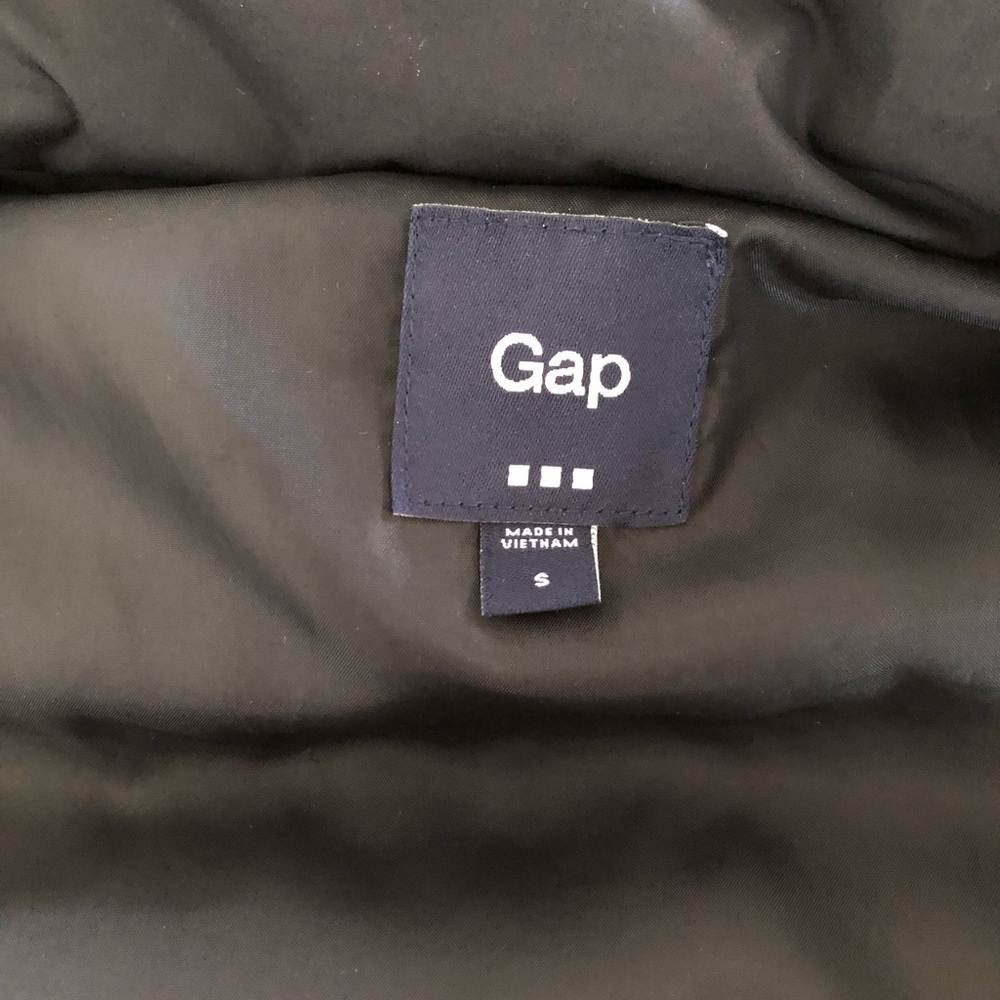 Black GAP puffer vest